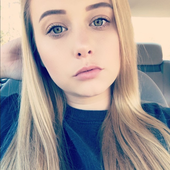 Meet your Posher, Cassandra - Picture 1 of 1